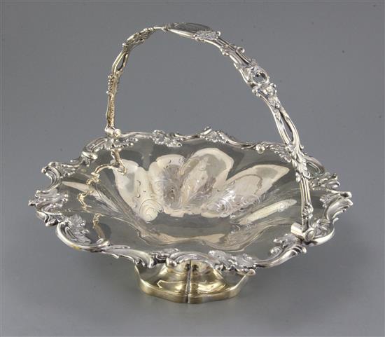 An early Victorian silver fruit basket, 29 oz.